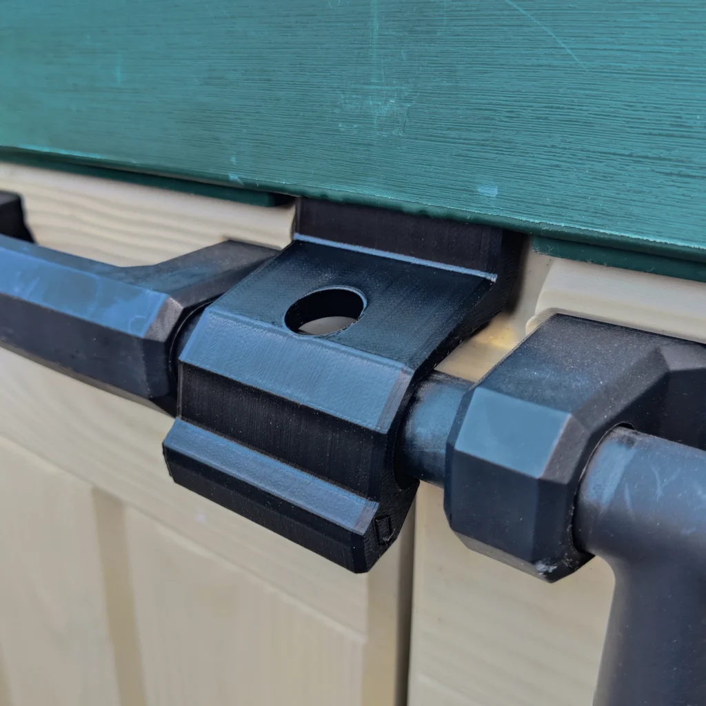Keter WLDC latch in use
